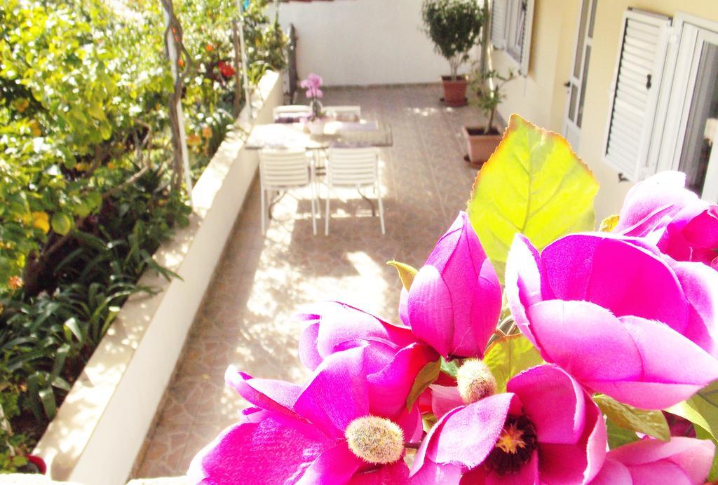 Apartmani Niki Hvar Hvar Town Esterno foto